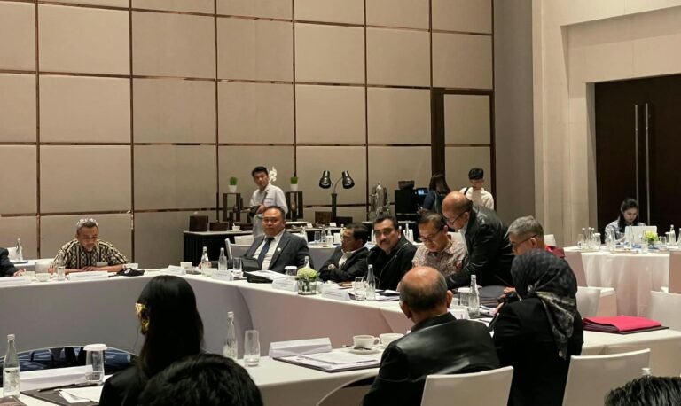Pendidikan Profesi Advokat PERADI Profesional dan Unhas