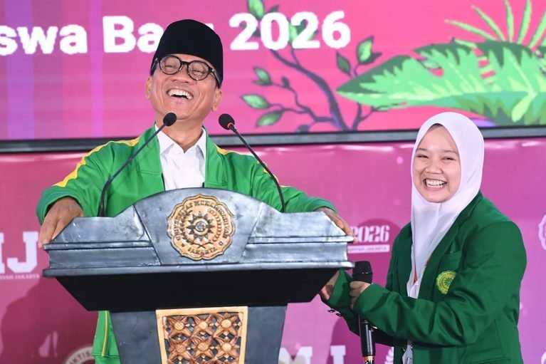 Mendes Yandri Ajak Mahasiswa UMJ Jadi Pengusaha Desa