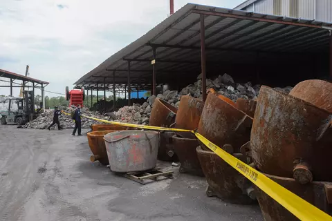 Bongkar Kejahatan Lingkungan, PT Genesis Didakwa Tak Punya Izin Pengelolaan Limbah B3
