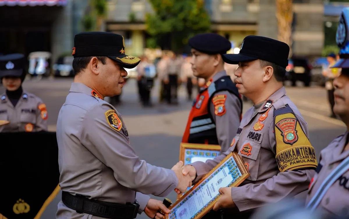 Kapolda Metro Jaya Beri Penghargaan Aksi Kemanusiaan, Polisi Harus Bermanfaat