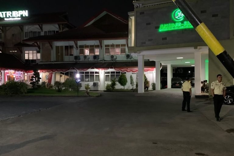 Penggeledahan Kanwil ATR/BPN Jatim Berlangsung 11 Jam, KPK Bawa Koper dan Kardus