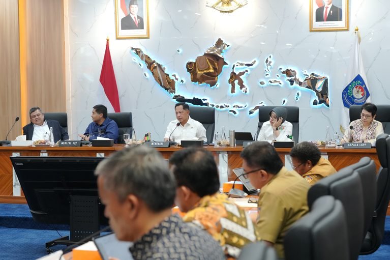 Dukung Program Perumahan, Mendagri Bahas Pembangunan 2.200 Rumah Papua Pegunungan hingga Gentengisasi