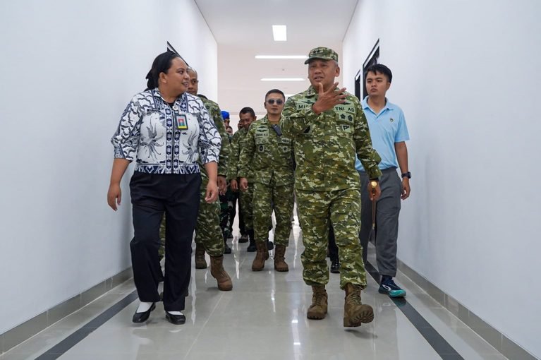 Pangdam XIII/Merdeka Sambangi SMA Taruna Nusantara dalam Kunjungan ke Minahasa
