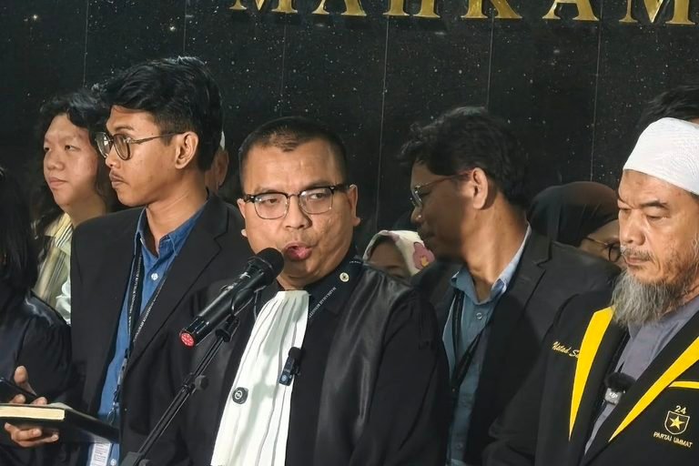 Denny Indrayana Sebut Gibran Tak Bisa Maju Pilpres 2029 Tanpa Ijazah Setara SMA