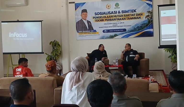 Dorong Pengelolaan Hutan Rakyat, Arif Rahman Gelar Bimtek di Bayah