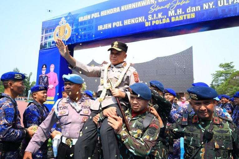 Perpisahan Irjen Pol Hengki di Polda Banten Diwarnai Suasana Haru