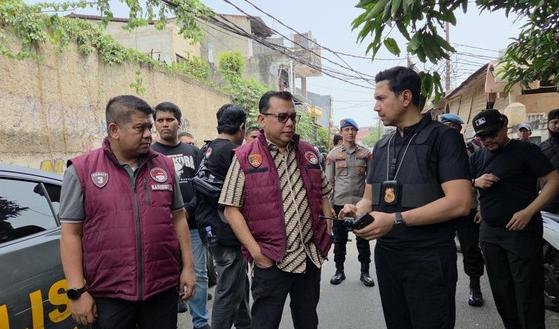 Bareskrim dan Polda Metro Jaya Gerebek Kampung Narkoba di Jakarta Barat